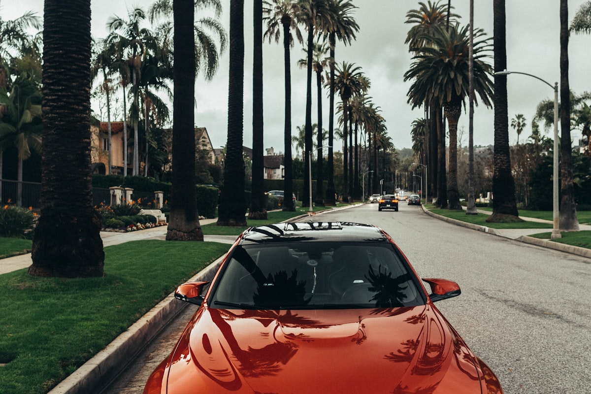 Panel de instrumentos digital mostrando datos de autonomía del vehículo eléctrico