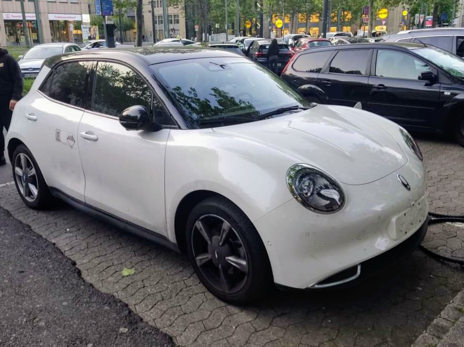 Test de seguridad de un automóvil en un laboratorio de pruebas