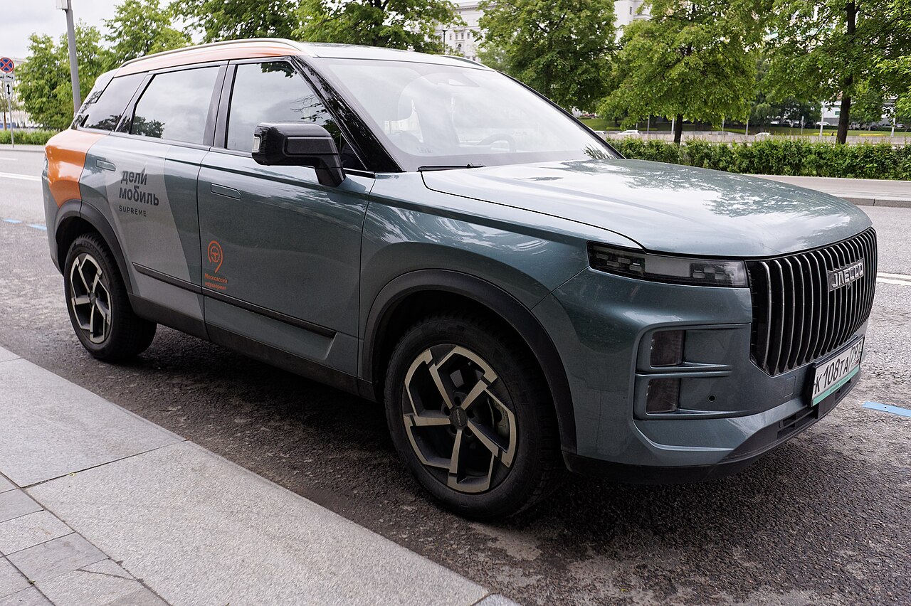 SUV todoterreno Jaecoo 7 en camino de montaña